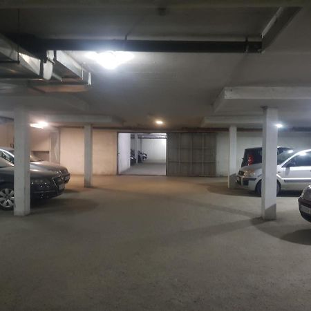 Rajiceva 5- Apartman Sa Prostranom Terasom I Garaznim Mestom Kragujevac Eksteriør bilde