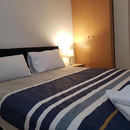 Rajiceva 5- Apartman Sa Prostranom Terasom I Garaznim Mestom Kragujevac Eksteriør bilde