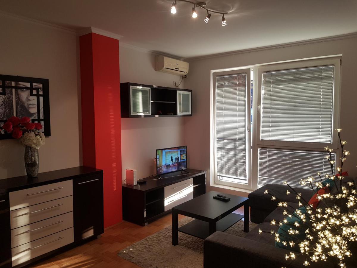 Rajiceva 5- Apartman Sa Prostranom Terasom I Garaznim Mestom Kragujevac Eksteriør bilde