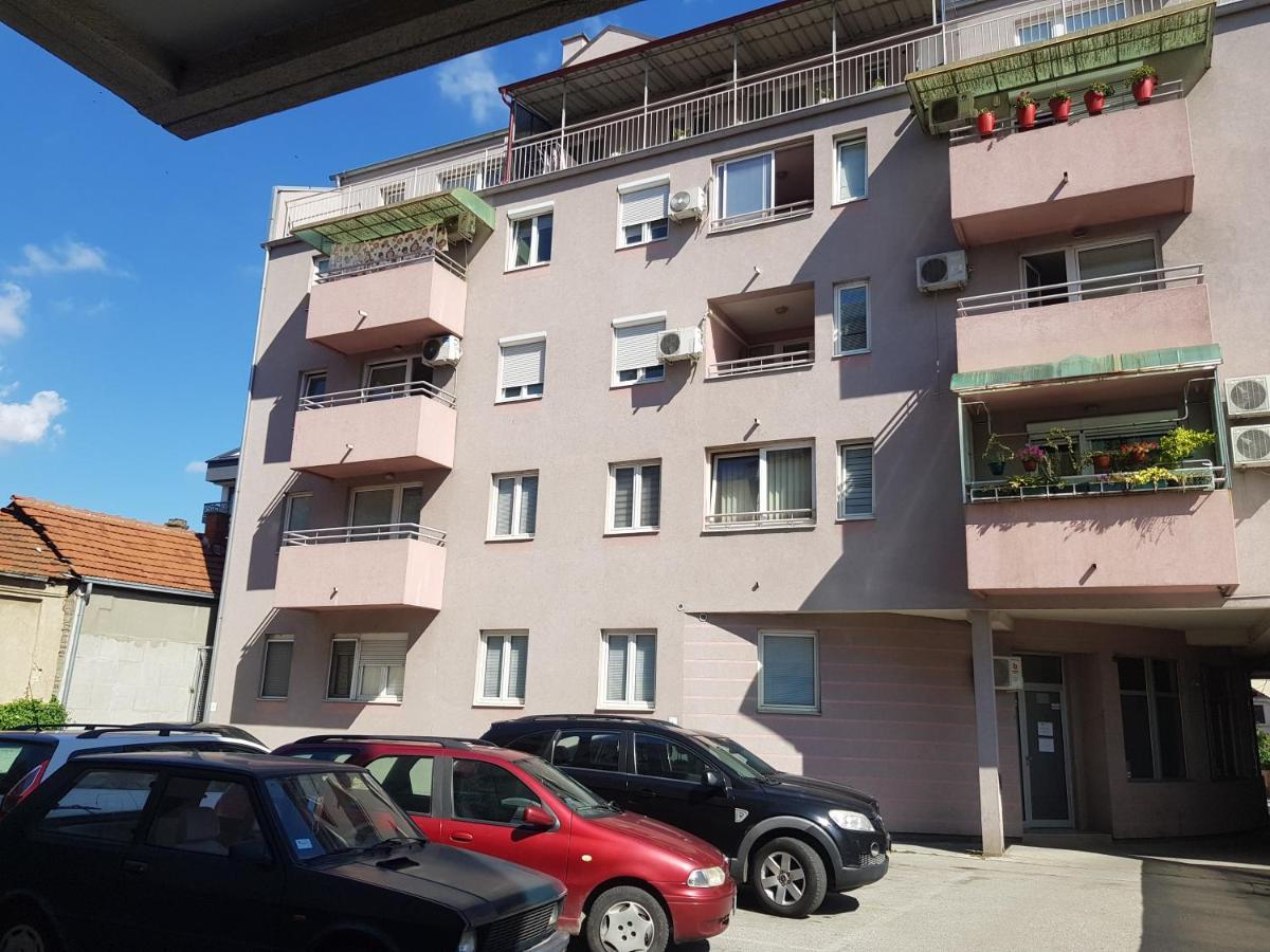 Rajiceva 5- Apartman Sa Prostranom Terasom I Garaznim Mestom Kragujevac Eksteriør bilde