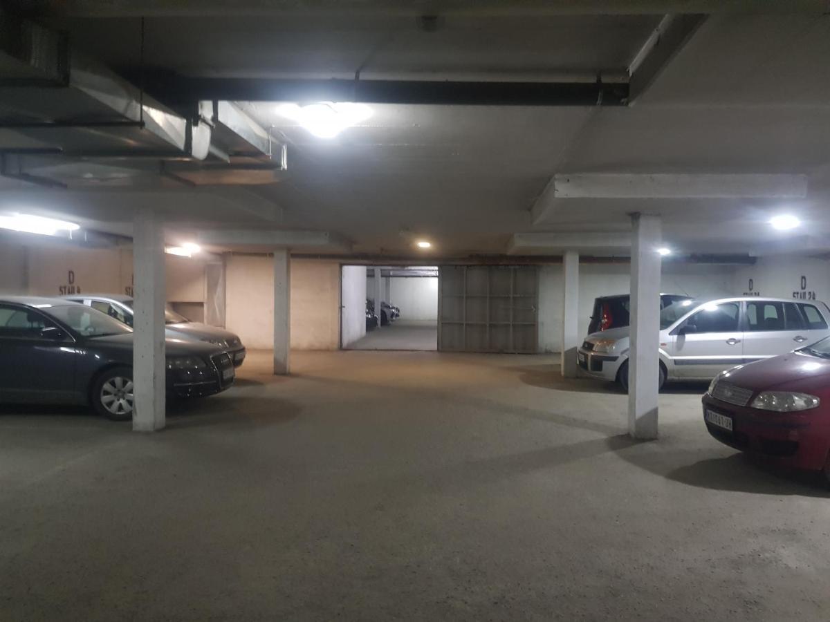 Rajiceva 5- Apartman Sa Prostranom Terasom I Garaznim Mestom Kragujevac Eksteriør bilde
