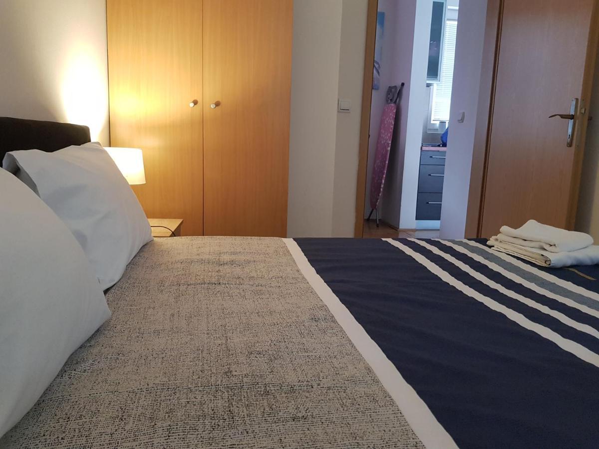Rajiceva 5- Apartman Sa Prostranom Terasom I Garaznim Mestom Kragujevac Eksteriør bilde